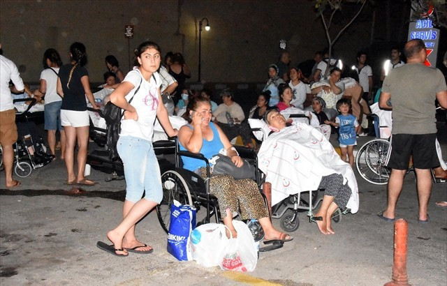 Depremde yaralananlar tedavi edildi - Resim: 1