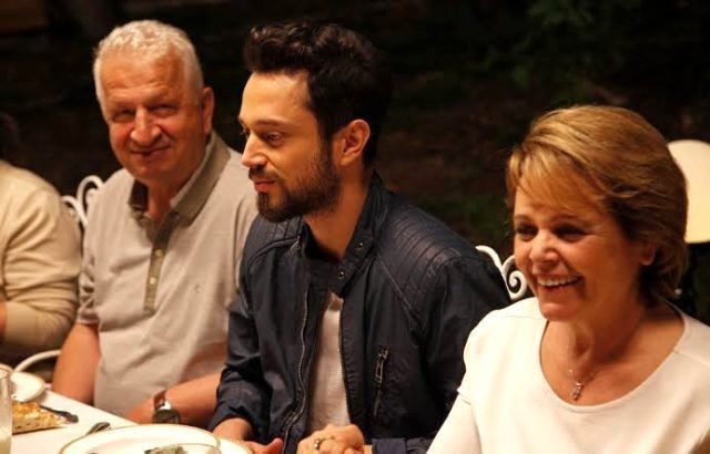 Murat Boz'un annesi hastanelik oldu uçakta kalp spazmı geçirdi - Resim: 2