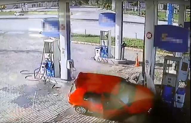 Ankara'da felaketin eşiğinden dönüldü araç akaryakıt istasyonuna daldı - Resim: 1