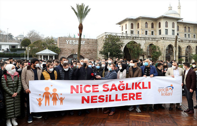 AK Parti İstanbul İl Başkanı Osman Nuri Kabaktepe gençlerle Ayasofya Cami'nde sabah namazı kıldı - Resim: 0