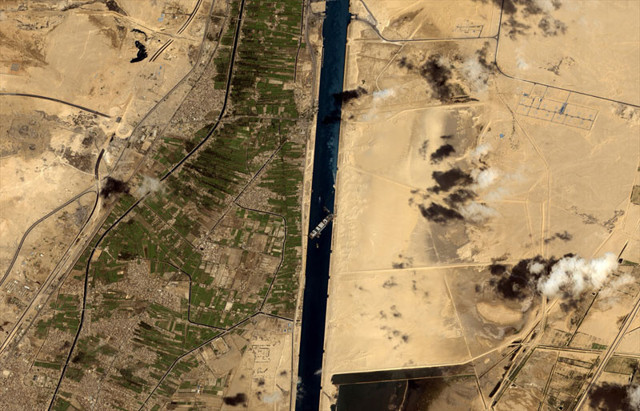 Süveyş Kanalı'nı tıkayan Ever Given gemisi kurtarıldı - Resim: 0