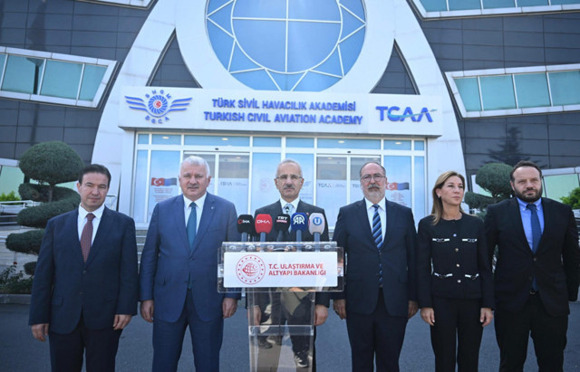 Bakan Abdulkadir Uraloğlu'ndan 12 yeni iç hat müjdesi - Resim: 0