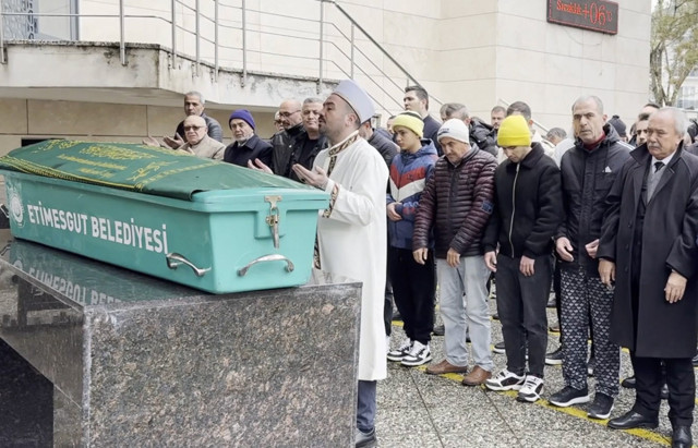 28 yaşındaydı, gözü açıkken görmez oldu, yaşam savaşını kaybetti - Resim: 0