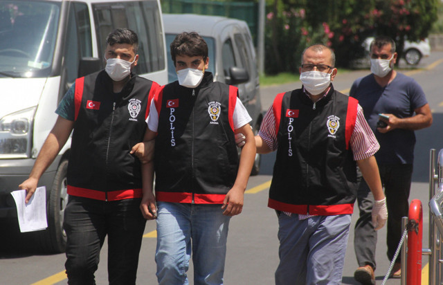 Adana'da üvey babasını öldürüp teslim oldu sebebini duyan inanamadı - Resim: 0