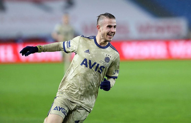 Ruslar, Pelkas teklifini yükseltti! İşte Fenerbahçe'nin istediği rakam - Resim: 0