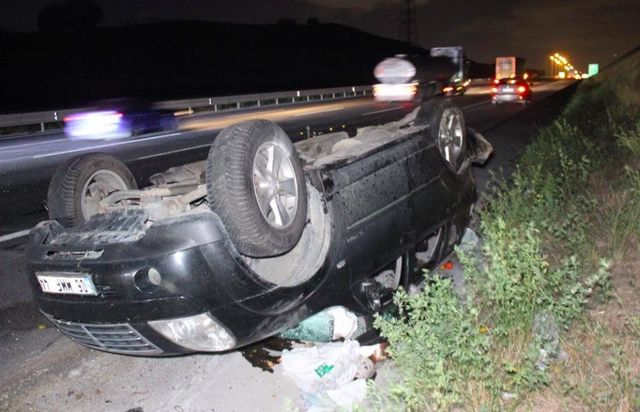 TIR'a çarpan otomobil paramparça oldu! Korkunç kazada bir aile yok oldu - Resim: 0