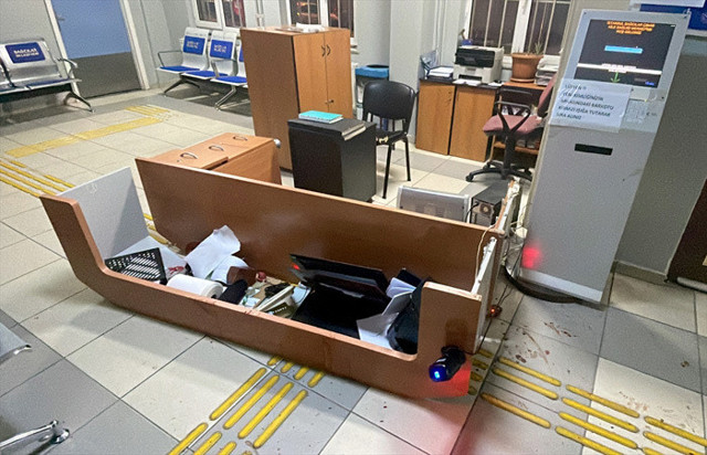 Aile hekimi 'canımın derdine düştüm' dedi aile sağlığı merkezindeki dehşeti anlattı - Resim: 0