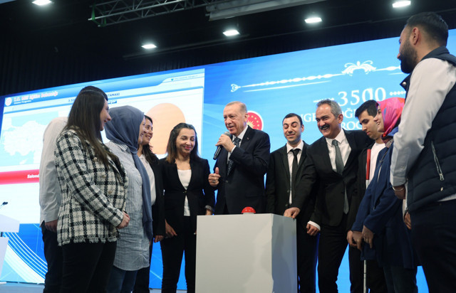 Cumhurbaşkanı Erdoğan: Mayıs ayında 45 bin öğretmen ataması yapacağız - Resim: 1