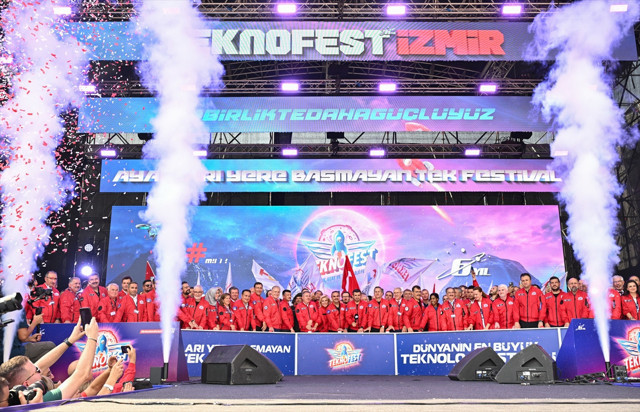 TEKNOFEST İzmir başladı binlerce kişi akın etti! Selçuk Bayraktar: Türkiye Yüzyılı'na sizler ve eserleriniz damga vuracak - Resim: 0