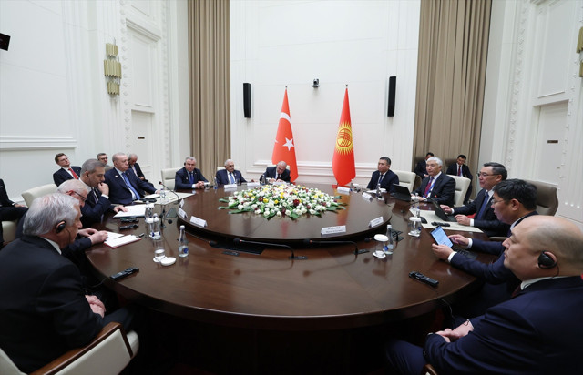 Erdoğan ve Caparov Bişkek'te görüştü! Görüşmenin detayları belli oldu - Resim: 0