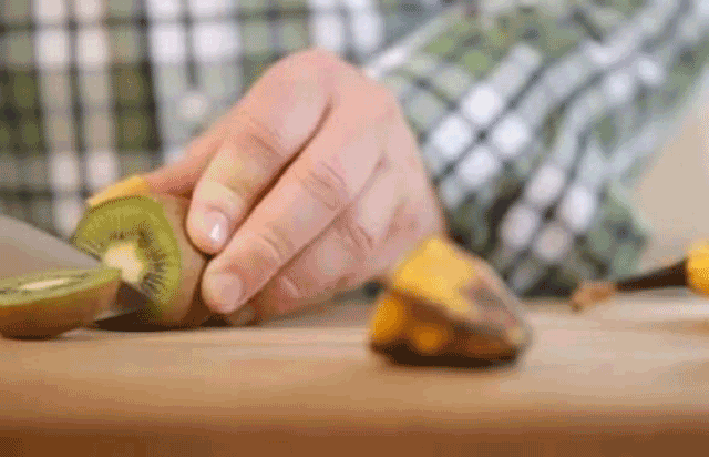  Kivi ve muzu aynı anda saksıya gömdü... Çıkan herkesi şoke etti! - Resim: 1
