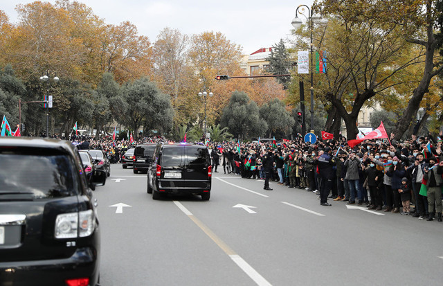 Cumhurbaşkanı Erdoğan Azerbaycan'da! Azerbaycanlılar sevgi seline boğdu - Resim: 2