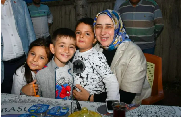 Özlem Zengin kimdir aslen nereli evli mi eşi kimdir? - Resim: 0