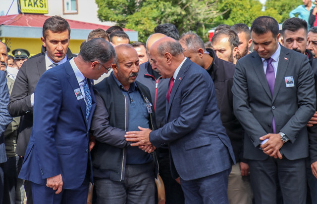 Pençe-Kilit bölgesinde şehit olan uzman çavuş Van'da son yolculuğuna uğurlandı - Resim: 1