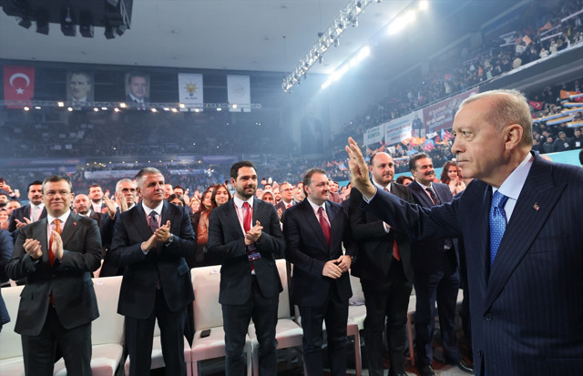 Cumhurbaşkanı Erdoğan'dan, acılı aileleri arayıp dalga geçenlere tepki - Resim: 0