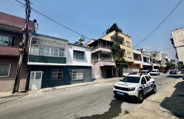 Anne ve kızı evinde ölü bulundu! Kan donduran cinayetin faili ise... - Resim: 0