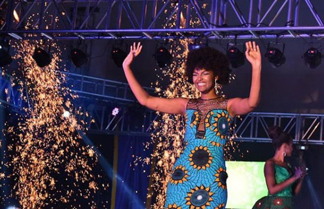 Canlı yayında korkunç olay! Afrika güzelinin saçları alev alev yandı - Resim: 1