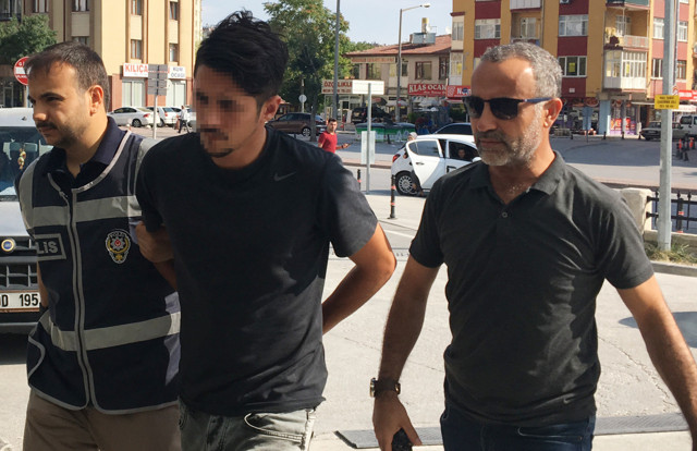 Konya'daki kapkaççıyı beyaz motosikleti ve ayakkabıları ele verdi - Resim: 2