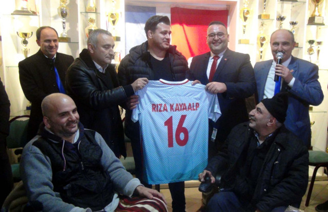 Dünya şampiyonu Rıza Kayaalp, engellilerin hayalini gerçekleştirdi - Resim: 0