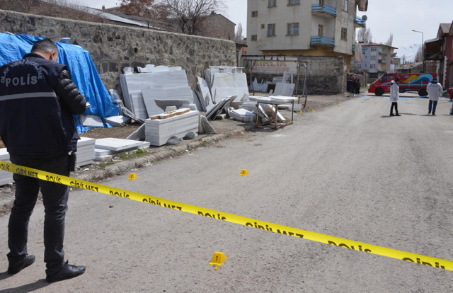 Erzurum'da pazarcıların yer kavgası karakolun önüne kadar taşındı - Resim: 0