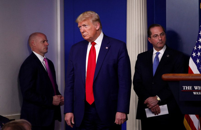 ABD'de bir günde bin 978 kişi Covid-19'dan öldü! Sağlık Bakanı görevden alınıyor - Resim: 0