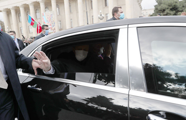 Cumhurbaşkanı Erdoğan Azerbaycan'da! Azerbaycanlılar sevgi seline boğdu - Resim: 3