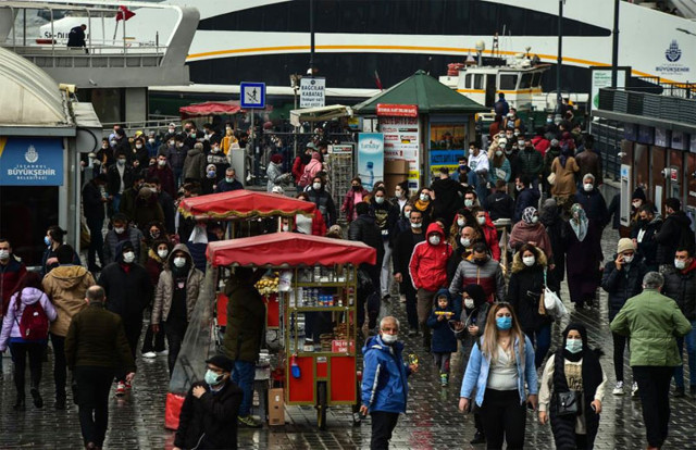 Kısıtlama sonrası ilk cumartesi İstanbul'da trafik yoğunluğu yüzde 78'e ulaştı - Resim: 1