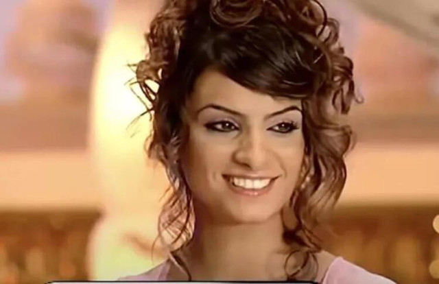 Dekolte giymeye zorlanmıştı Popstar Özlem adını değiştirdi tesettüre girdi! - Resim: 0