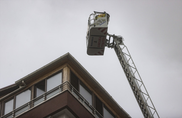 Ankara'da büyük panik! Hızla 10. kata ulaştı hastanelik olanlar var - Resim: 1