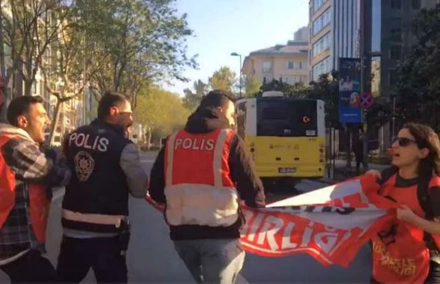 1 Mayıs kutlamaları olaylı başladı! Taksim'e çıkmak isteyenlere polis izin vermedi, gözaltılar var - Resim: 7