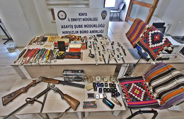 Yaklaşık 350 bin liralık koleksiyonu çalmak için iş yeri kiraladılar - Resim: 1