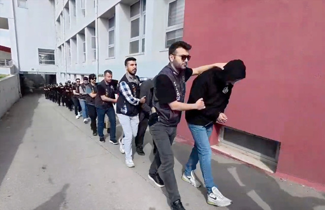 Adana merkezli yasa dışı bahis operasyonu: 15 tutuklama - Resim: 0