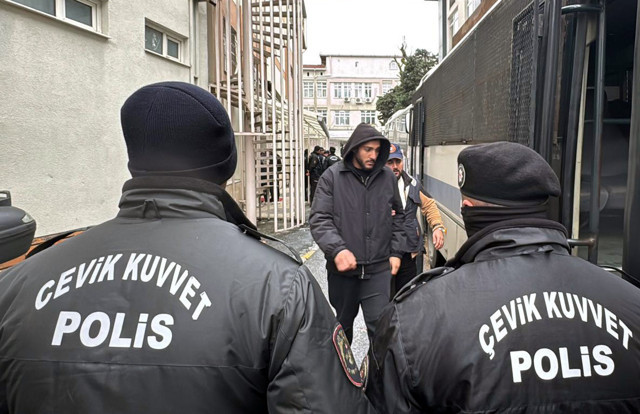 "Futbolda bahis" soruşturmasında flaş gelişme! Hastaneye kaldırılan Ahmet Çakar'ın son durumu - Resim: 0