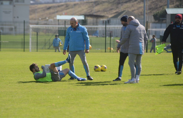 Trabzonspor'a Yusuf Sarı'dan antrenman sırasında sakatlık şoku! - Resim: 0