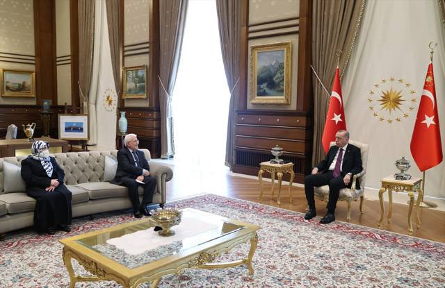 Cumhurbaşkanı Erdoğan, şehit Savcı Mehmet Selim Kiraz'ın anne ve babasını kabul etti - Resim: 0