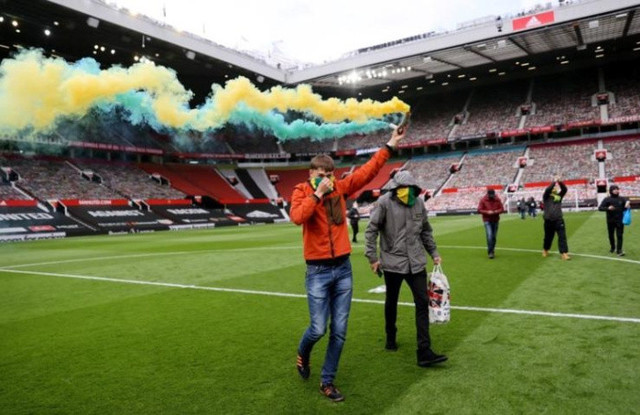 Manchester United-Liverpool maçı öncesi dev protesto! - Resim: 1