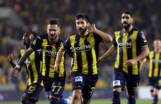 Beşiktaş geriye düştüğü maçta 3 puanı 3 golle aldı! - Resim: 1