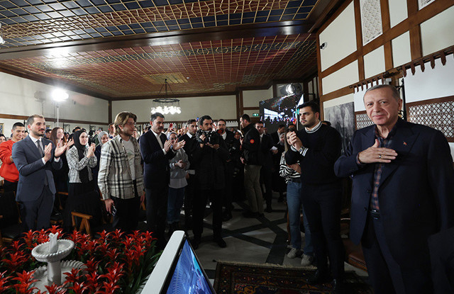 Cumhurbaşkanı Erdoğan Konya'da gençlerle buluştu! 6'lı masaya yemek göndermesi! - Resim: 1