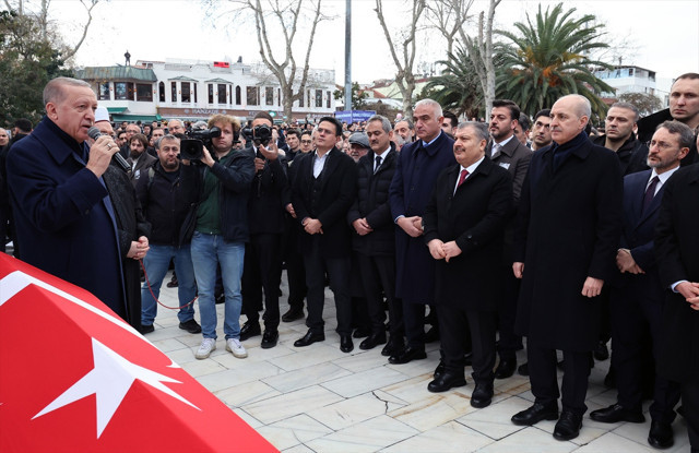 Alev Alatlı son yolculuğuna uğurlandı! Cenaze törenine Cumhurbaşkanı Erdoğan da katıldı - Resim: 3
