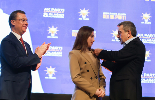 Türkiye'nin en genç belediye başkanı Zeynep Çelik AK Parti'ye katıldı - Resim: 0