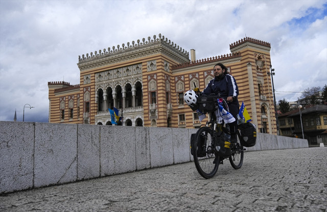 Almanya'dan bisikletle yola çıkan Türk genci hac yolculuğunda - Resim: 1