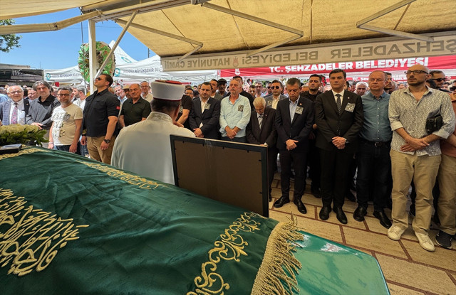 CHP Genel Başkanı Özgür Özel cenaze törenine katıldı - Resim: 0