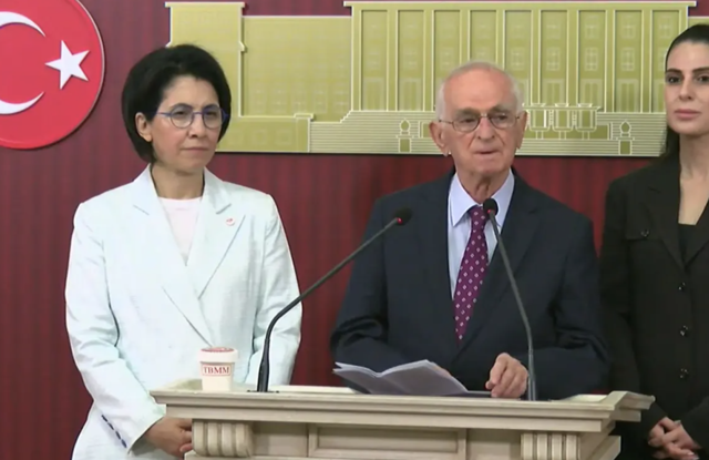 70 yıldır CHP'li olan Önder Sav da istifa etti, Yeni Parti'ye katılıyor! - Resim: 1