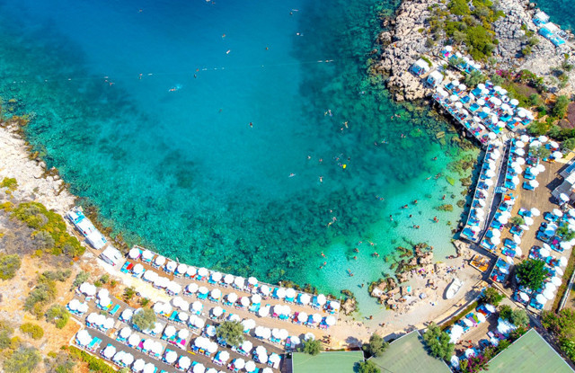Gözde tatil beldesi Kaş'ta lağım skandalı! Dışkı kokusunu takip edince şok oldu - Resim: 1