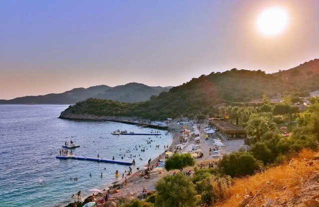 Gözde tatil beldesi Kaş'ta lağım skandalı! Dışkı kokusunu takip edince şok oldu - Resim: 3