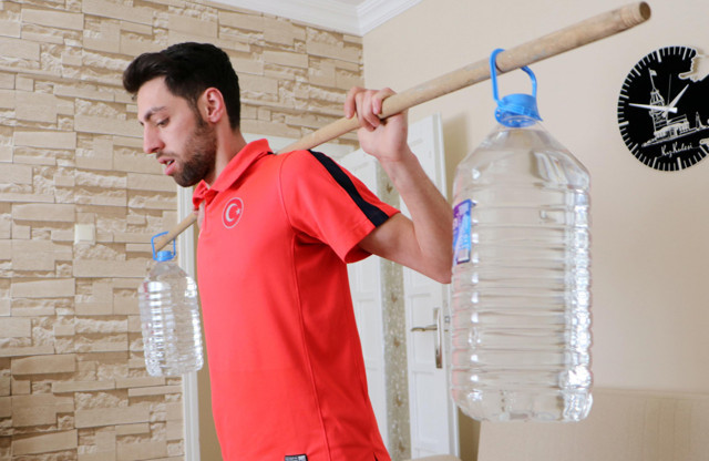 Erzurum'da su bidonları ve sehpa ile olimpiyata hazırlanıyor - Resim: 0