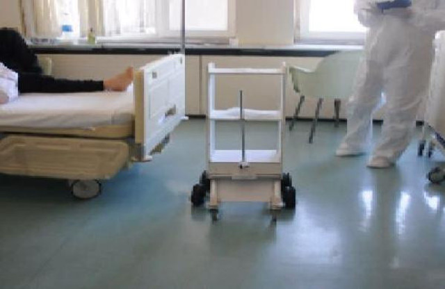 İstanbul'da Covid-19 hastalarına ilaç ve yemeği robot servis etmeye başladı - Resim: 1