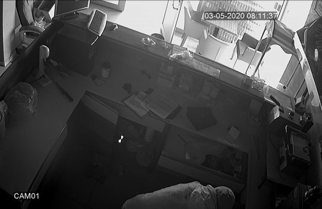 Bursa'da 13 yaşındaki hırsız yasak günü iki kafeyi soydu - Resim: 0