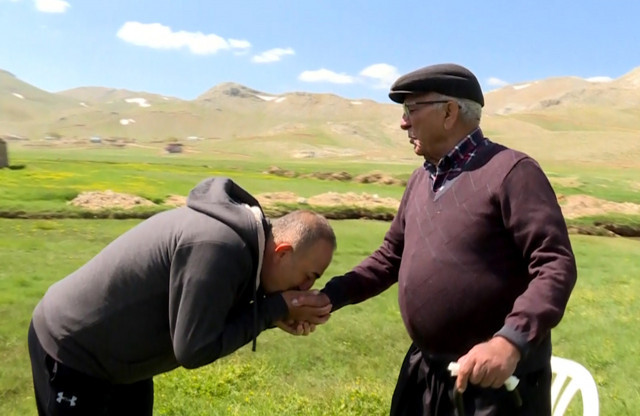 Mevlüt Çavuşoğlu babasını ziyarete gitti Babalar Günü'nü böyle kutladı - Resim: 0