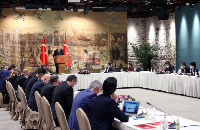 Cumhurbaşkanı Erdoğan'dan ekonomi değerlendirmeleri! Fiyatları indirmeyen esnafa sanayiciye uyarı - Resim: 0